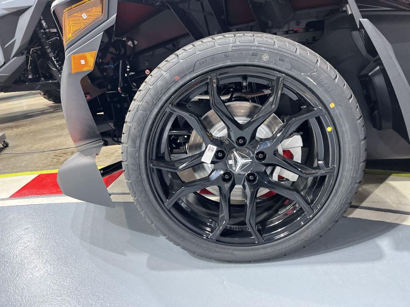 New 2025 Polaris SLINGSHOT S AUTODRIVE Image 15
