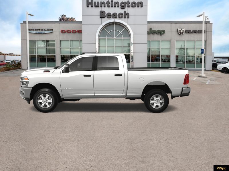 2025 RAM 3500 Big Horn Crew Cab 4x4Image 2
