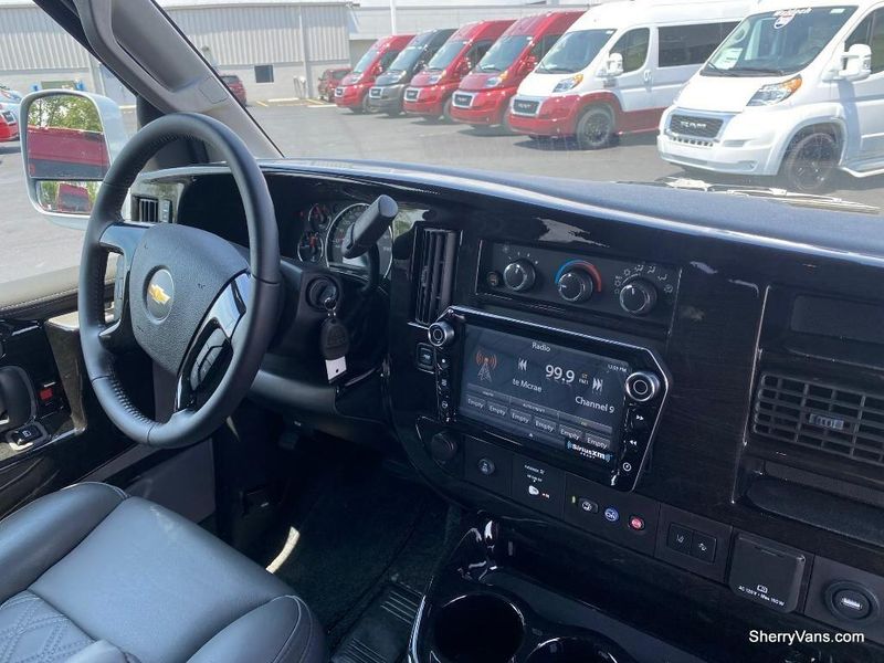 2022 Chevrolet Express Cargo photo 4