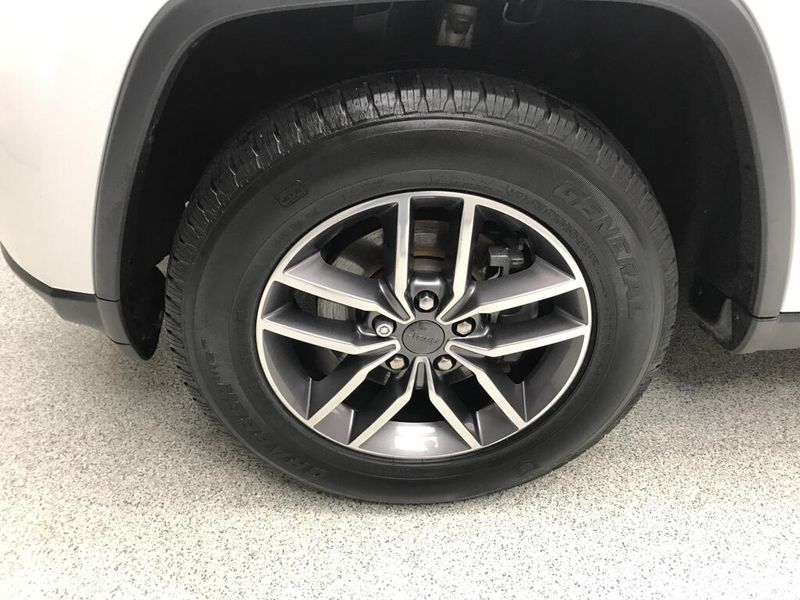 Used 2020 Jeep Grand Cherokee NorthImage 2