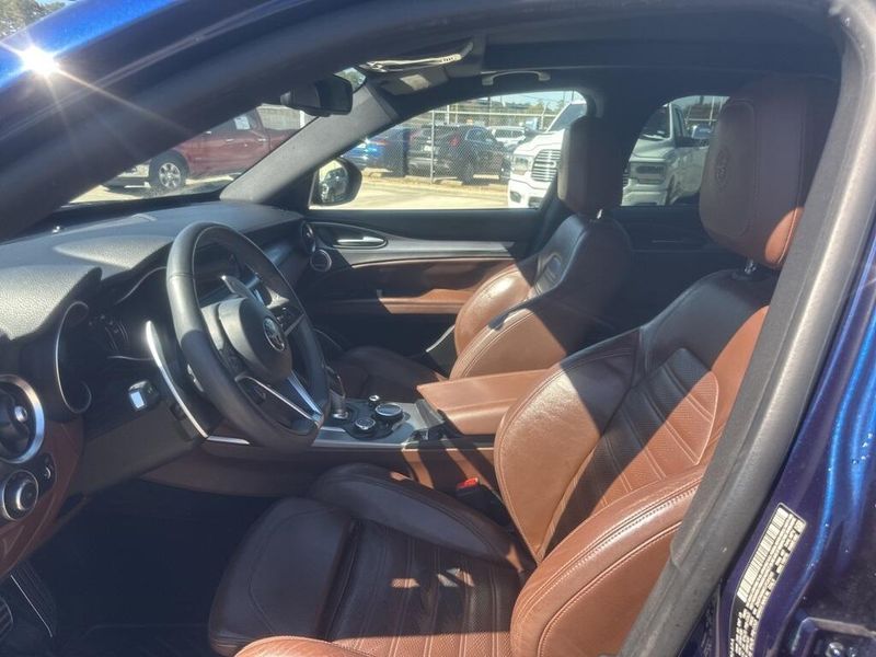 Used 2018 Alfa Romeo Stelvio TiImage 9