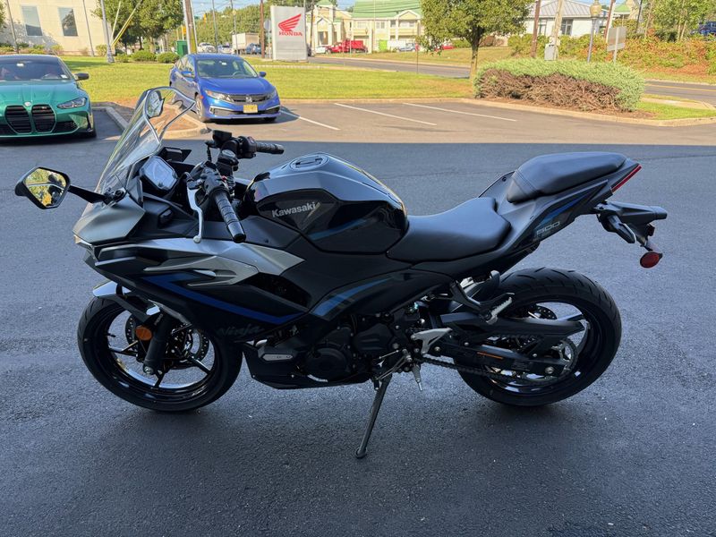 2025 Kawasaki NINJA 500 KRT EDITION SE ABSImage 2