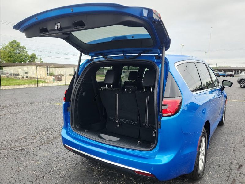 New 2027 Chrysler Pacifica Select