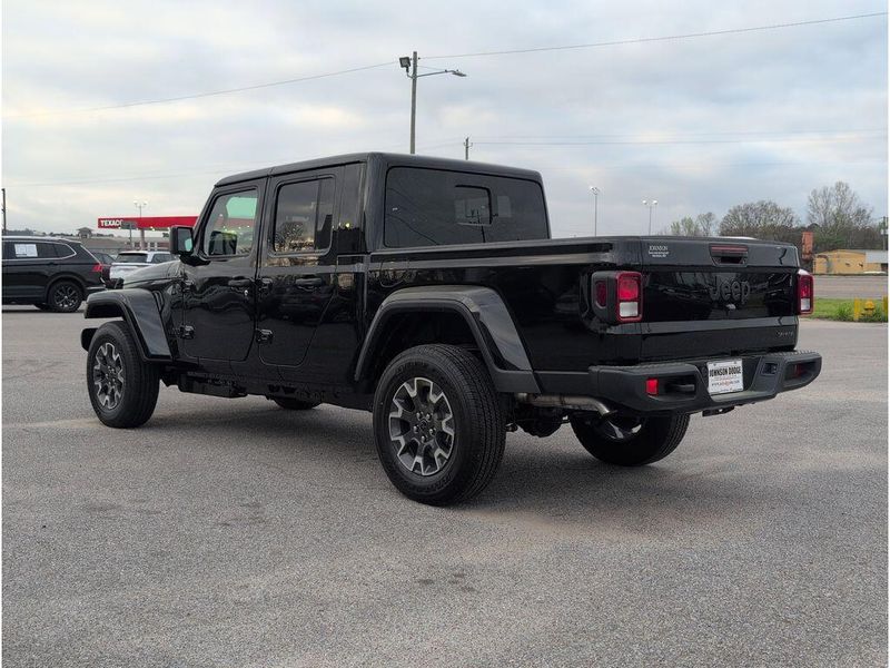 New 2026 Jeep Gladiator Sahara 4x4Image 3