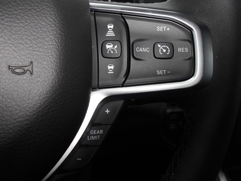2025 RAM 1500 Big Horn Crew Cab 4x4 5