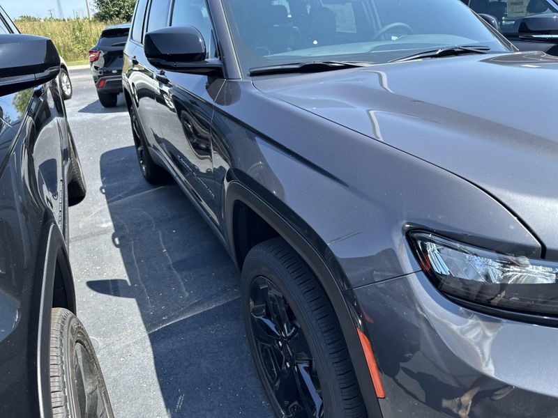 New 2025 Jeep Grand Cherokee L Limited 4x4Image 4