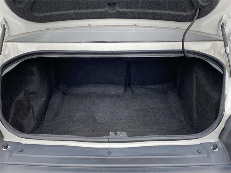 2018 Dodge Challenger SXTImage 16