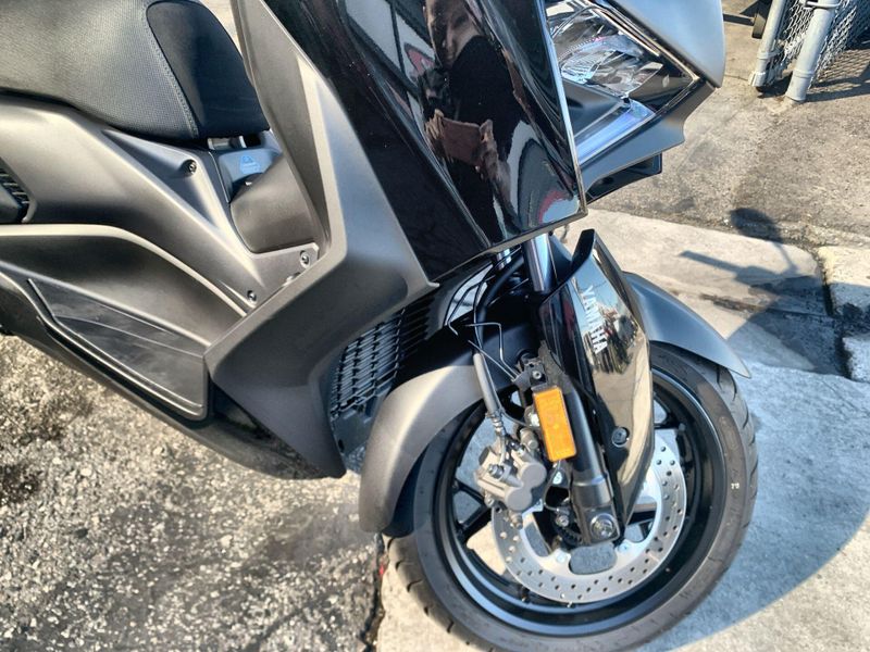 Used 2025 Yamaha Xmax Image 12