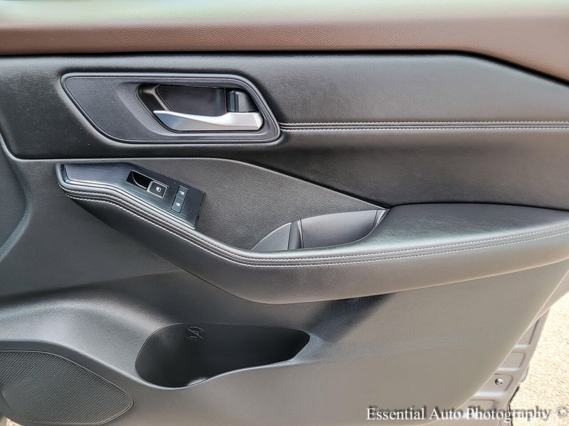 2022 Nissan Rogue SL photo 22