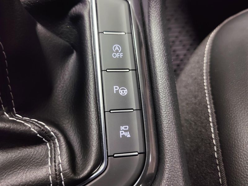 Used 2024 Volkswagen Tiguan AWD SEL R-Line w/Sunroof/NavImage 26