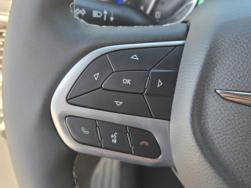 New 2026 Chrysler Pacifica Select FWD