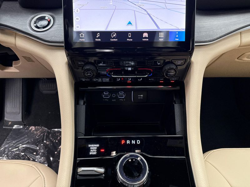 New 2025 Jeep Grand Cherokee L Limited 4x4Image 15