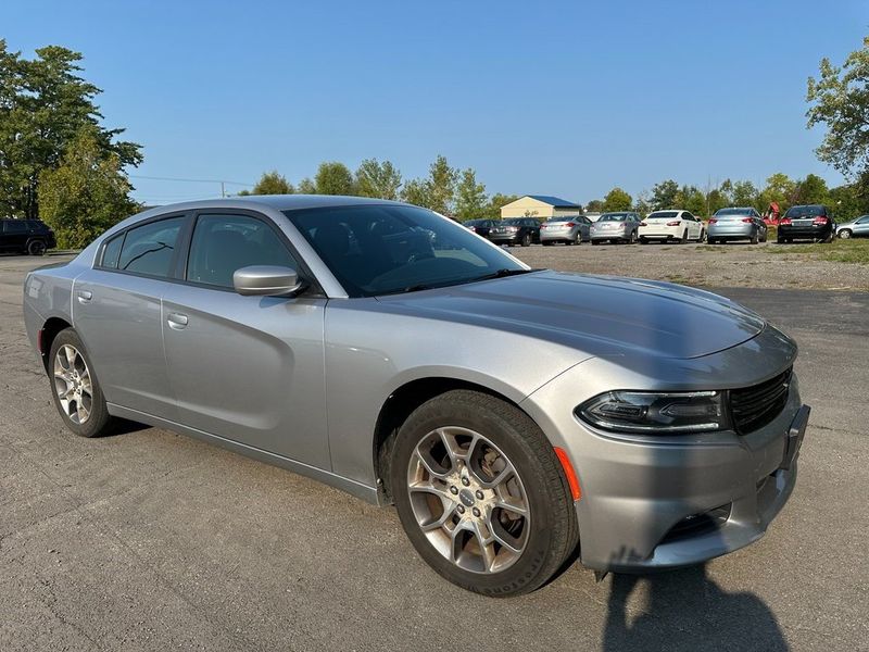 2016 Dodge Charger SXTImage 1