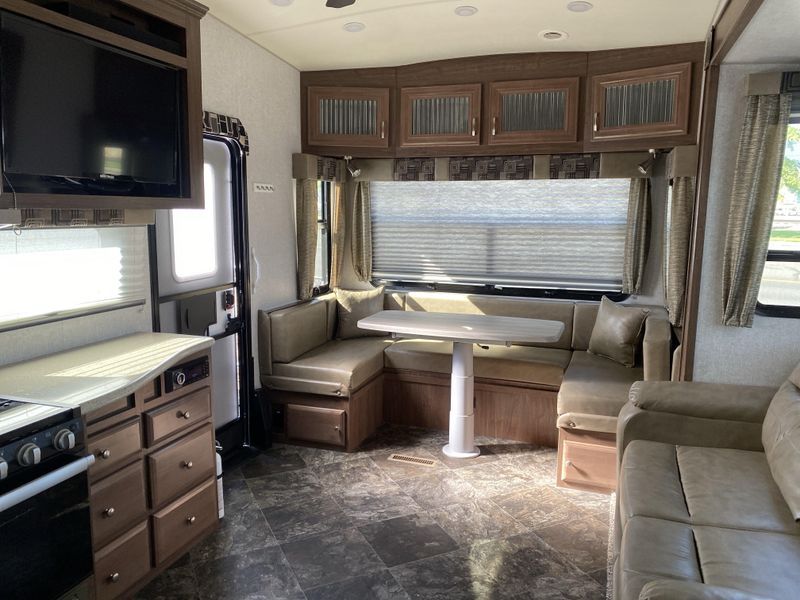 Used 2023 FOX MOUNTAIN 265RDS Image 7
