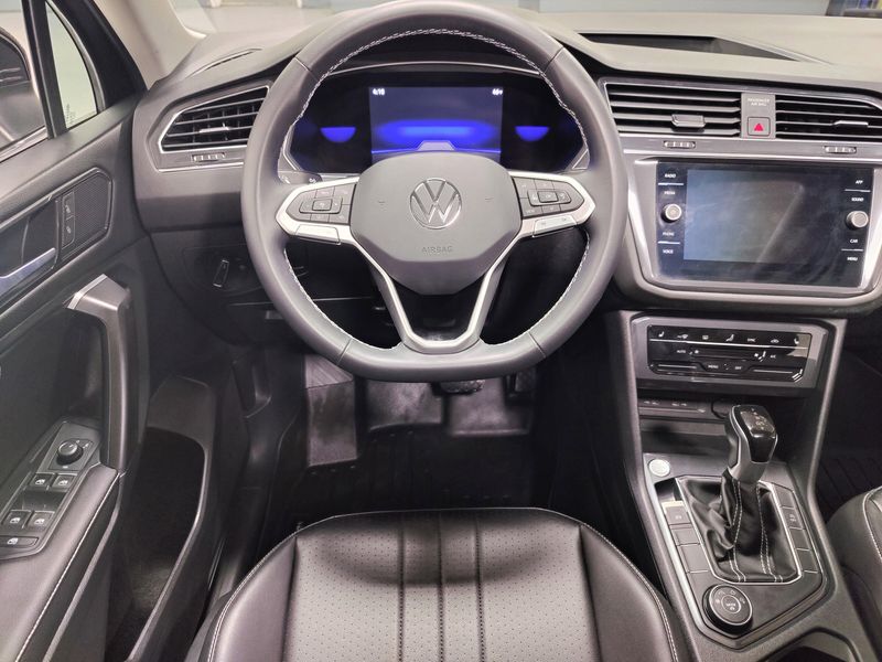 Used 2022 Volkswagen Tiguan SE AWD w/SunroofImage 16
