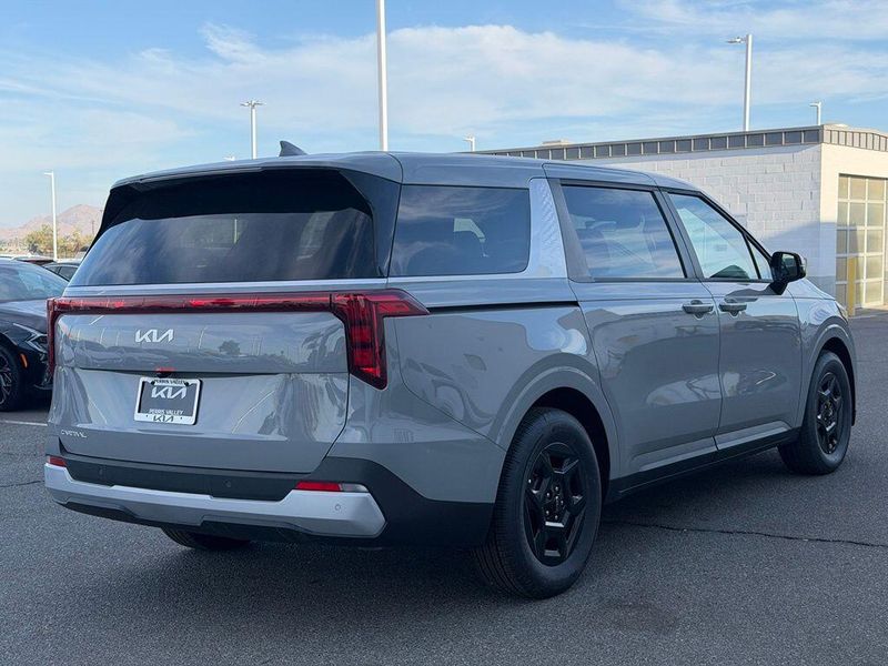 New 2027 Kia Carnival LXImage 7