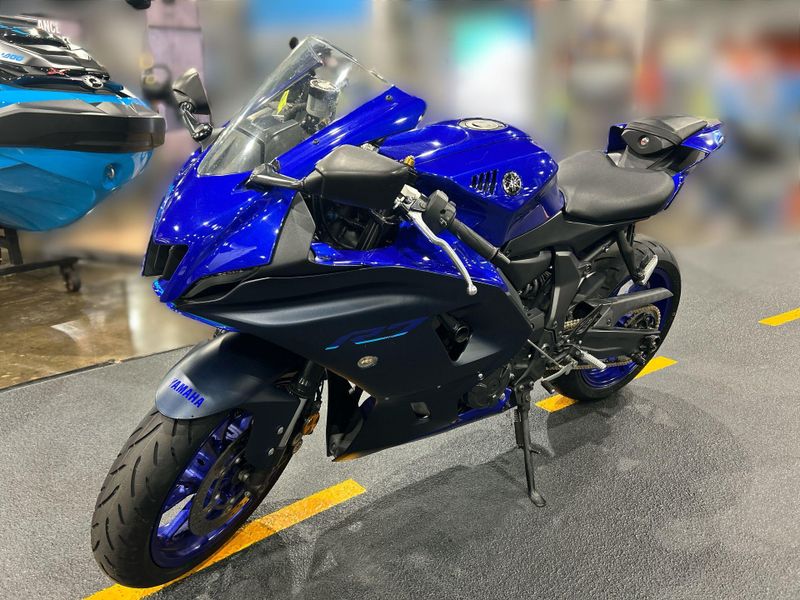 Used 2023 Yamaha YZF-R7 Image 17