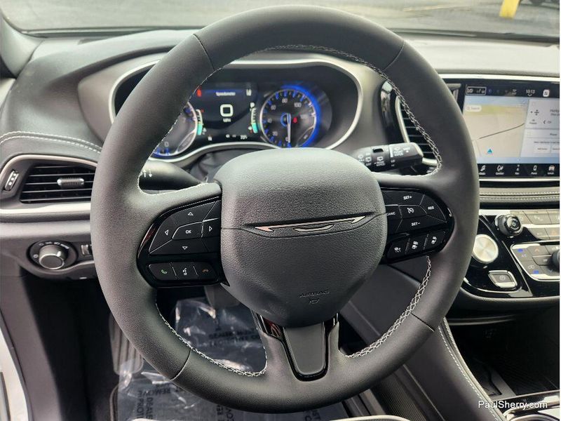 New 2027 Chrysler Pacifica Limited