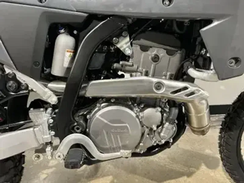 New 2025 Suzuki DR-Z4S Image 5