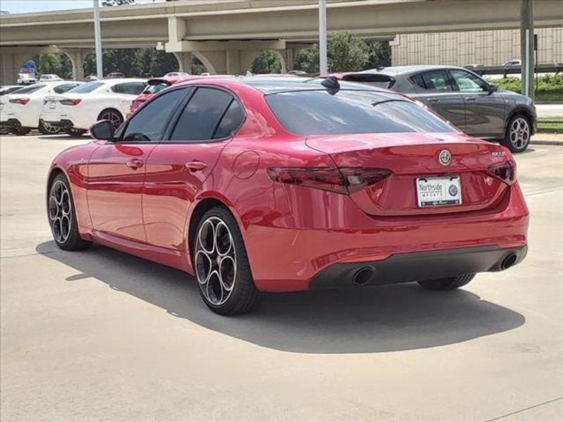 2022 Alfa Romeo Giulia TiImage 2