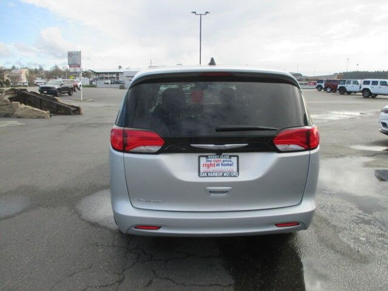 2022 Chrysler Voyager LXImage 8