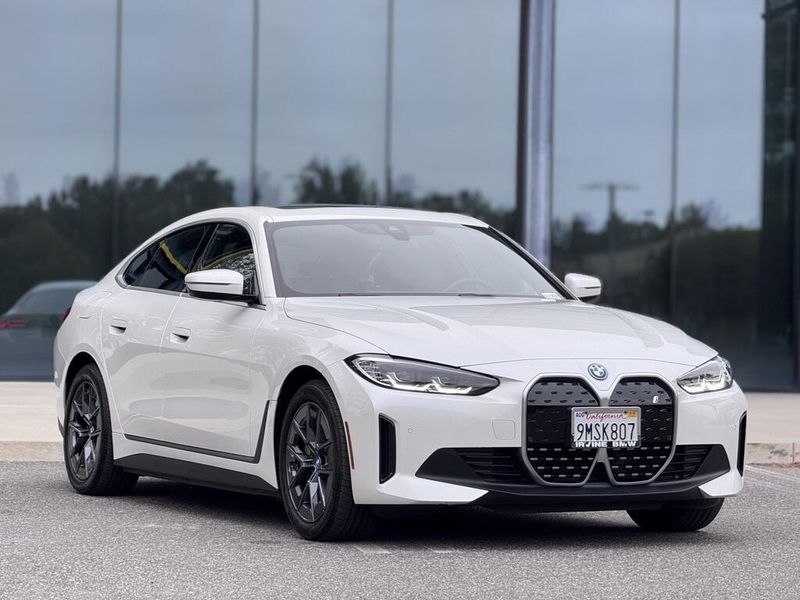 2024 BMW i4 eDrive35Image 2