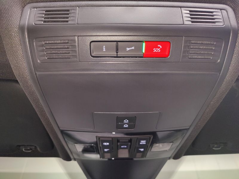 Used 2024 Volkswagen Tiguan SE AWD R-Line Black w/SunroofImage 28