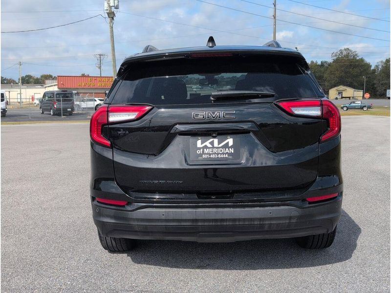 Used 2024 GMC Terrain SLEImage 4