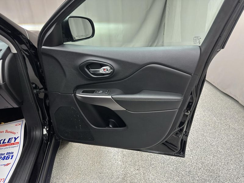 Used 2022 Jeep Cherokee LimitedImage 16