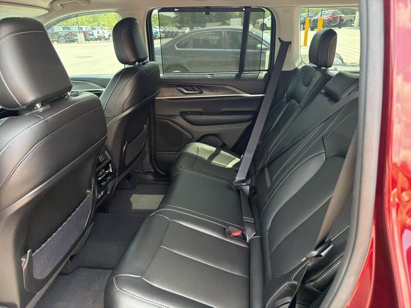 Used 2023 Jeep Grand Cherokee LimitedImage 27