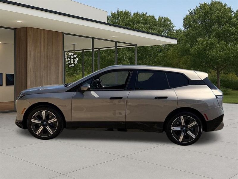 Used 2025 BMW iX xDrive50Image 9
