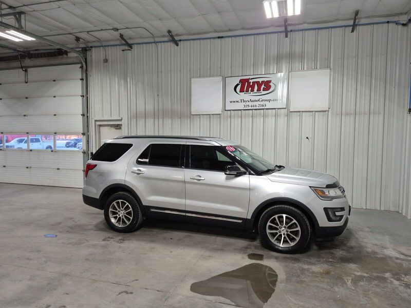 2016 Ford Explorer XLTImage 2