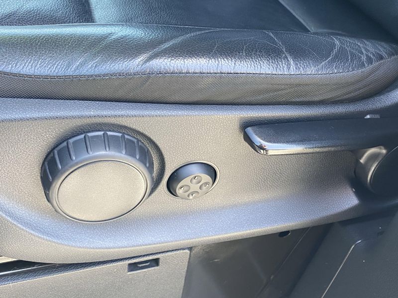 2017 Mercedes-Benz Metris Passenger Van PassengerImage 18