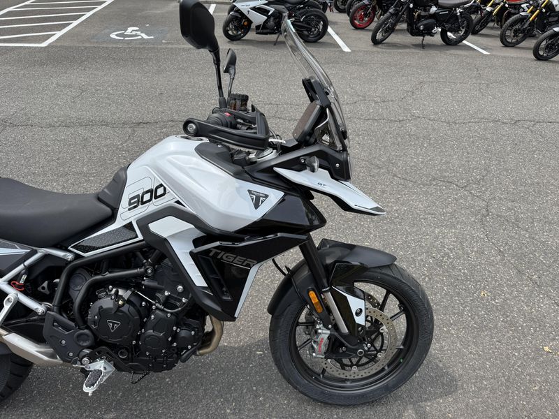 2024 Triumph Tiger 900 GT Snowdonia White / Sapphire Black 