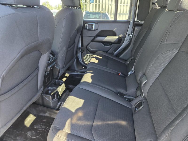 Used 2022 Jeep Gladiator Overland 4x4