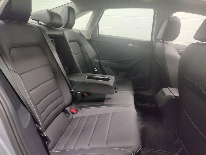 2024 Volkswagen Jetta SE w/Sunroof/Black Wheel PkgImage 11
