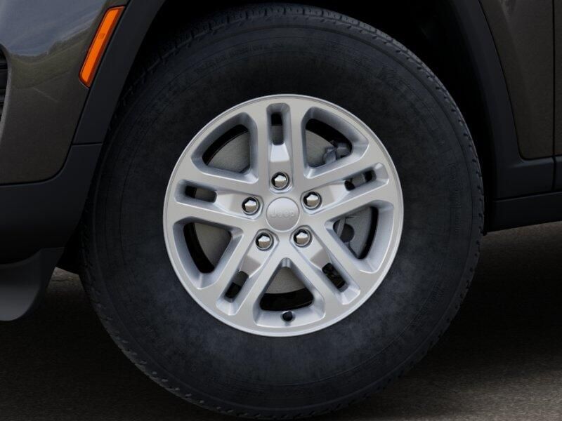 New 2025 Jeep Grand Cherokee Laredo 4x4Image 18