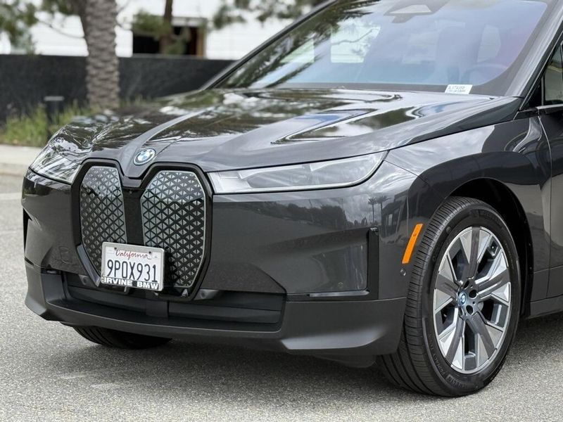 2025 BMW iX xDrive50Image 10
