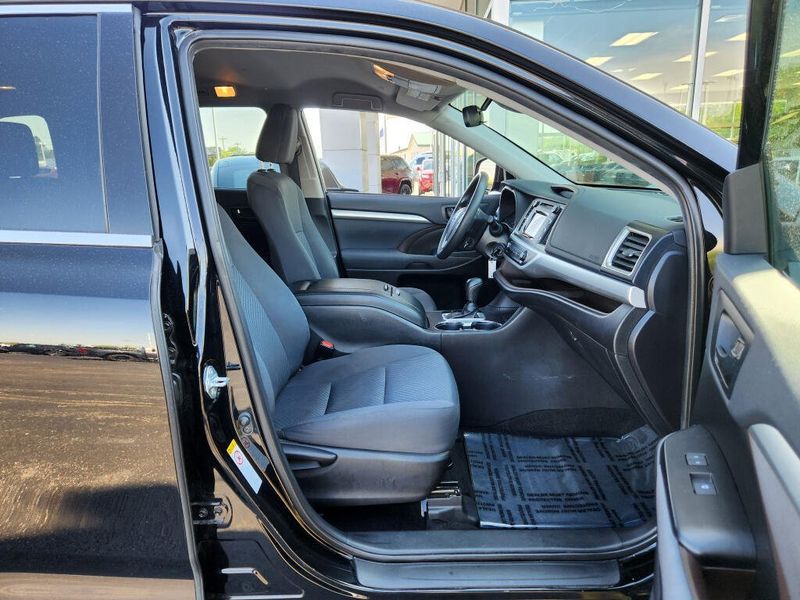 Used 2019 Toyota Highlander LE