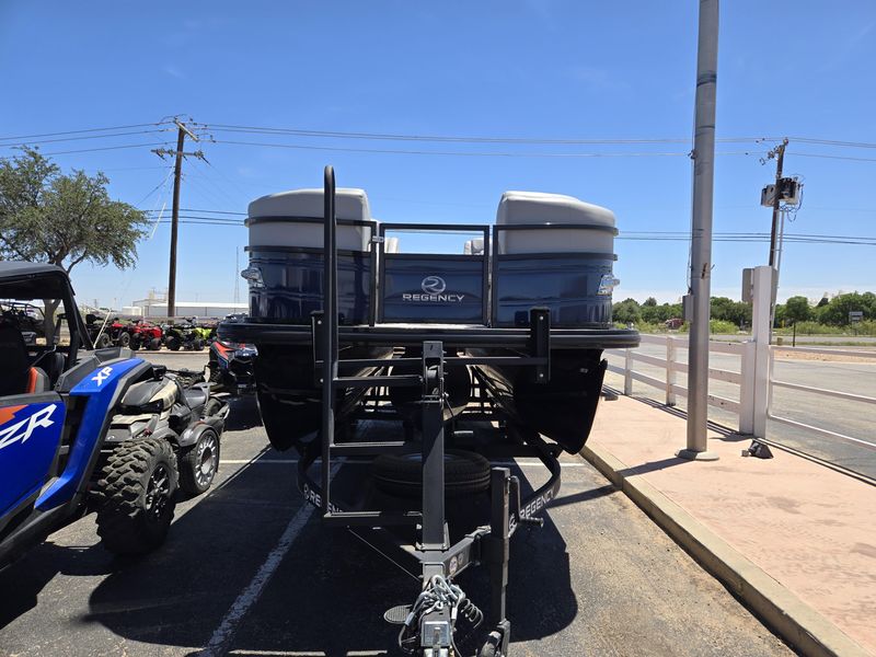 USED 2022 TRACKER REGENCY 230 DL3 Image 7