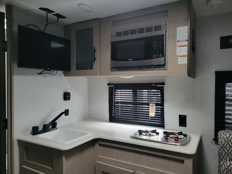 Used 2023 FOREST RIVER EVO 176 QB Image 10