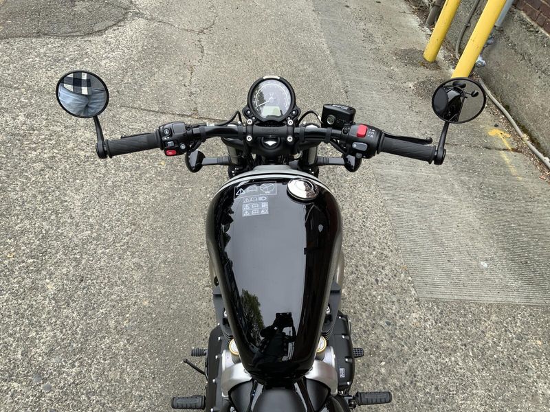 2025 Triumph BONNEVILLE BOBBER