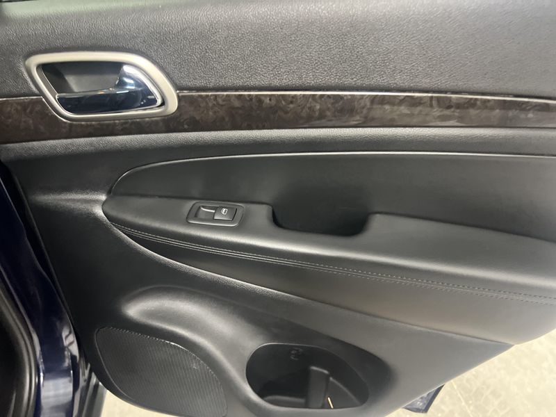Used 2013 Jeep Grand Cherokee LaredoImage 8