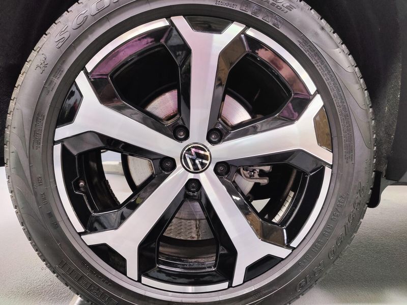 Used 2025 Volkswagen Tiguan SE 4-Motion AWDImage 13