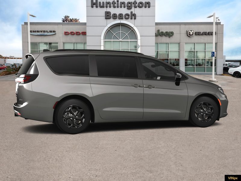 2025 Chrysler Pacifica Hybrid Select Premium SImage 15