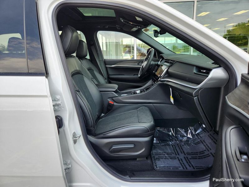 New 2026 Jeep Grand Cherokee Laredo Altitude 4x4
