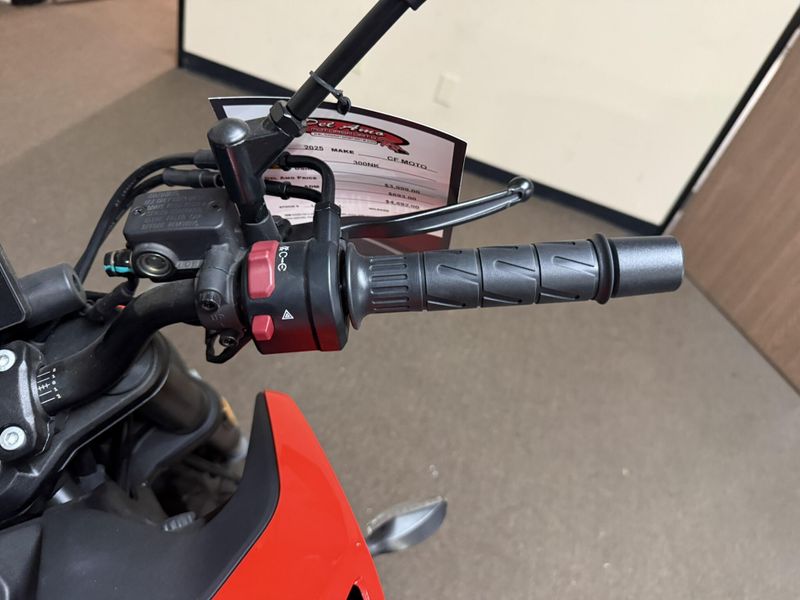 Used 2025 CFMOTO 300NK Image 9