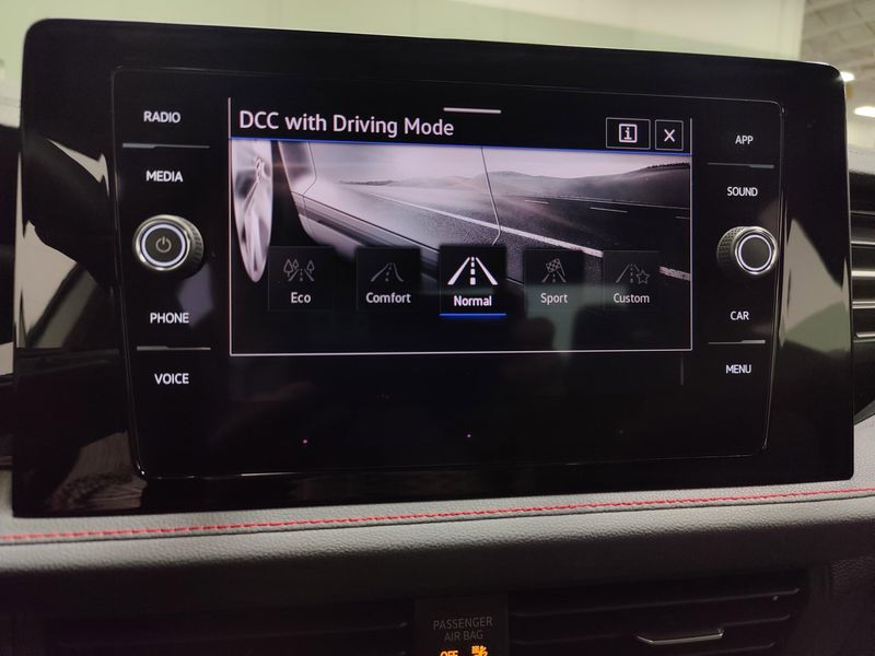 2025 Volkswagen Jetta GLI Autobahn w/Sunroof & Beats AudioImage 17