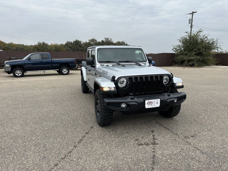 2023 Jeep Gladiator WillysImage 2