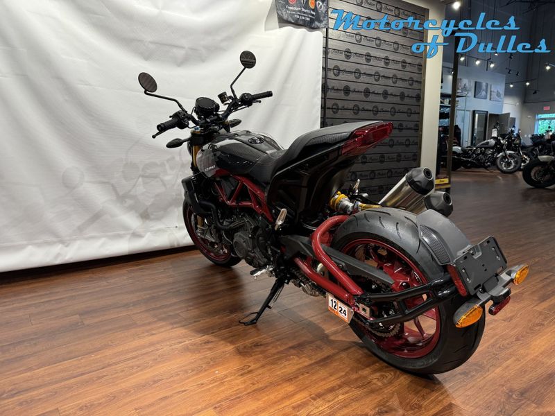 2024 Indian Motorcycle FTR Carbon R  in a Carbon Fiber exterior color. Motorcycles of Dulles 571.934.4450 motorcyclesofdulles.com 